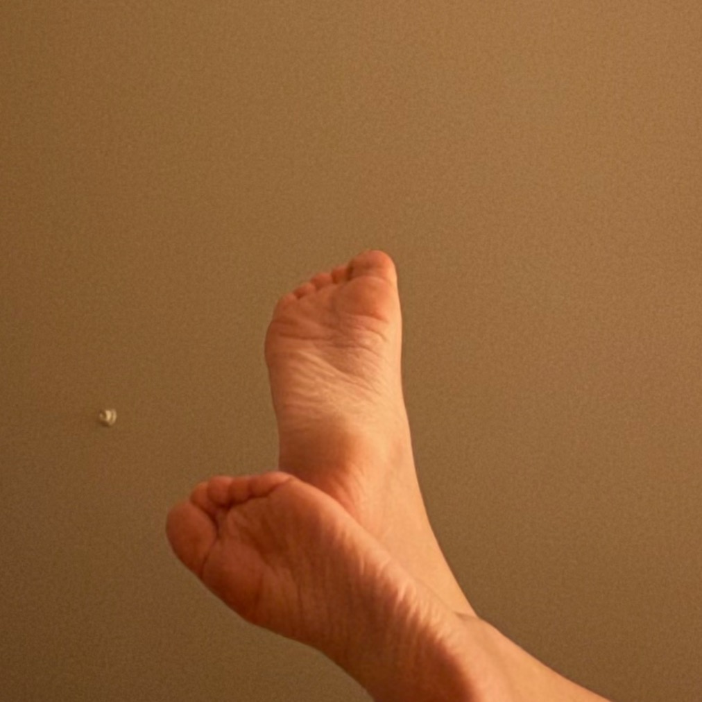 barefoot_jady