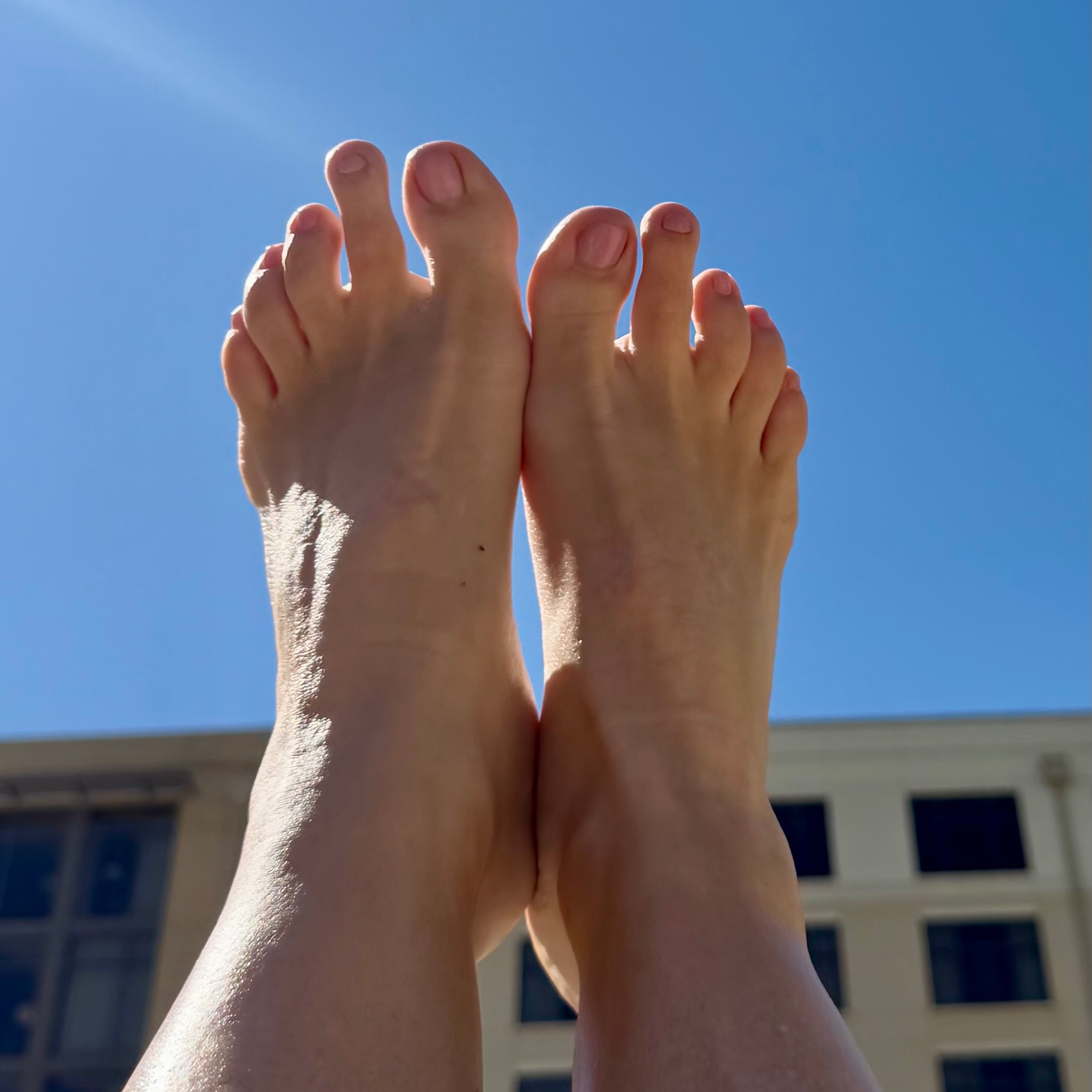 petite_elite_feet