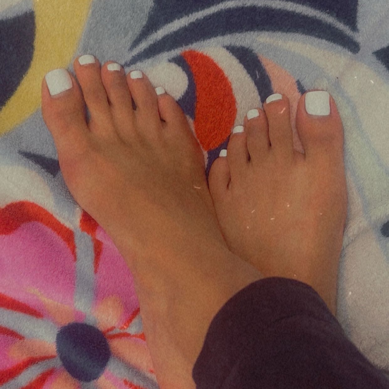 prettyfeet_tee